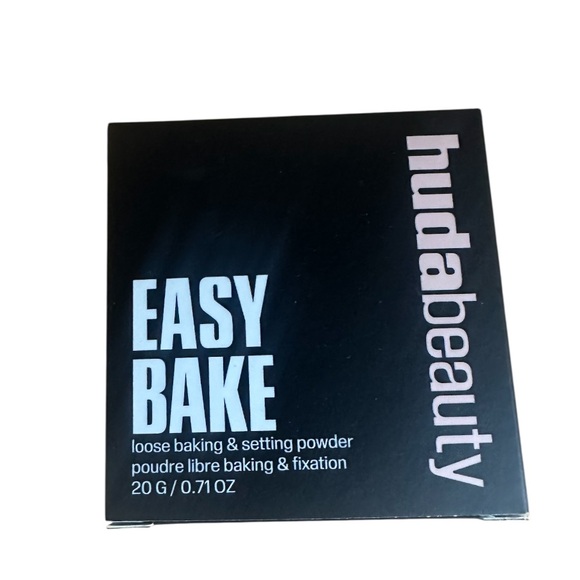HUDA BEAUTY Easy Bake setting Powder - Picture 1 of 3